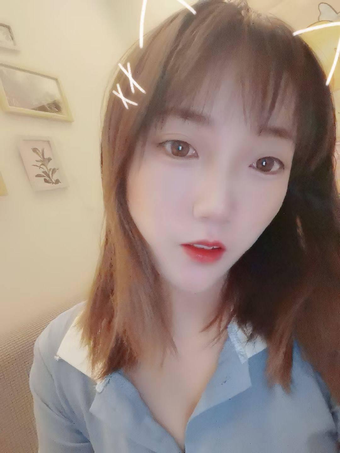 成都大胸嫩妹子小希